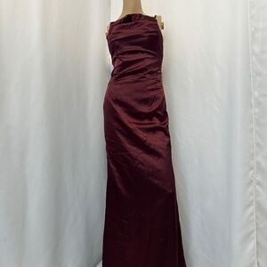 Long maroon  no sleeve dress, for prom, bridesmaids, dama, formal.